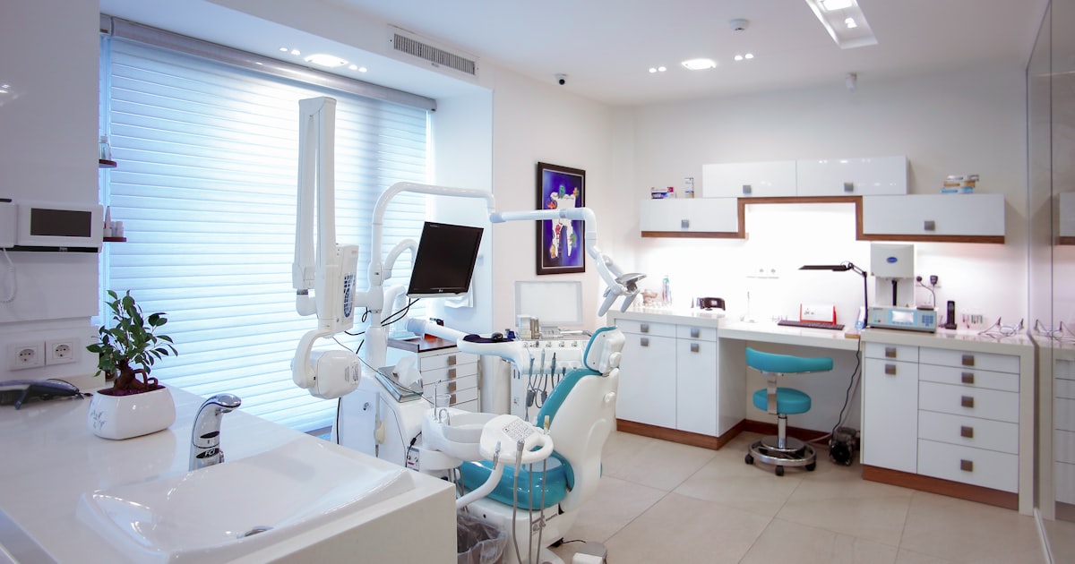 Non-Invasive Dentistry in the UK: What the Shift Really Means for Everyday Practice